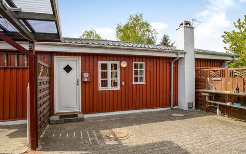 Vian - 200M from the Sea: Voiture, Berline, Familiale