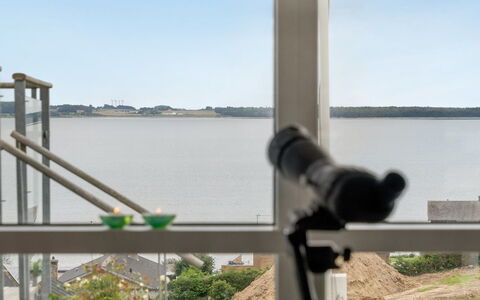 Eilen - 250M from the Sea: Toit, Maison, Domicile, Chalet, Porte, Siding, Plate-Forme, Porche, Planche, Dur