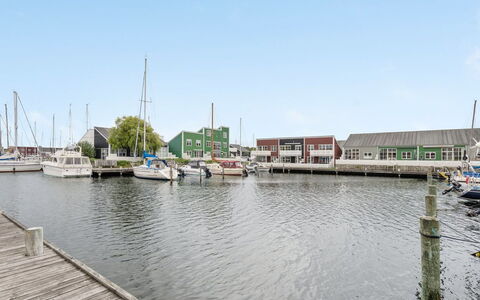 Milo - 5M from the Sea: Toit, Chalet, Domicile, Ombre, Siding, Ferme, Porche, Structure En Plein Air, Batiments Jardin