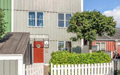 Milo - 5M from the Sea: Arbuste, Lot Terre, Domicile, Composite, Siding, Jardin, Palissade, Clôture, Cour, Accueil Escrime