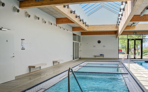 Milo - 5M from the Sea: Piscine, Sol, Sol, Composite, Plafond, Recours, Conception, Centre De Loisirs, Tuile, Daylighting