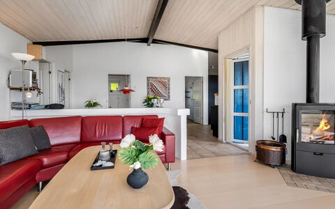 Sarita - 1Km from the Sea: Meubles, Design Intérieur, Sol, Bois, Plafond, Sol, Salon, Canapé, Pièce, Éclairage