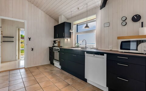 Sarita - 1Km from the Sea: Cuisine, Sol, Comptoir, Bois, Principaux Appliance, Sol, Appareil De Cuisine, Design Intérieur, Cabinetry, Plafond