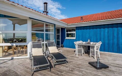 Sarita - 1Km from the Sea: Porte, Chaise, Ombre, Mobilier De Jardin, Dur, Plate-Forme, Tache De Bois, Planche, Balcon, Porche