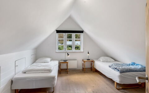 Eva - 1.5Km to the Fjord: Bois, Design Intérieur, Chambre, Sol, Sol, Lit, Plafond, Meubles, Pièce, Cadre De Lit