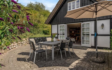 Eva - 1.5Km to the Fjord: Toit, Domicile, Chalet, Arbuste, Jardin, Pot De Fleur, Patio, Tableau De Plein Air, Mobilier De Jardin, Ferme