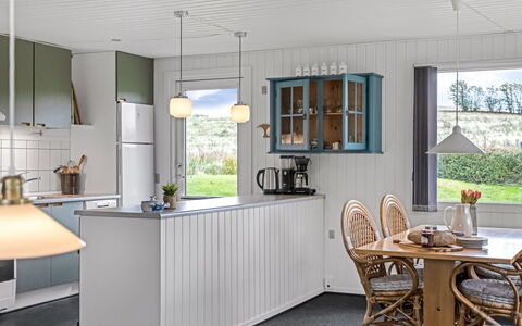 Hila - 900M from the Sea: Design Intérieur, Plafond, Meubles, Luminaire, Domicile, Comptoir, Cuisine, Chaise, Cabinetry, Plante D'Appartement