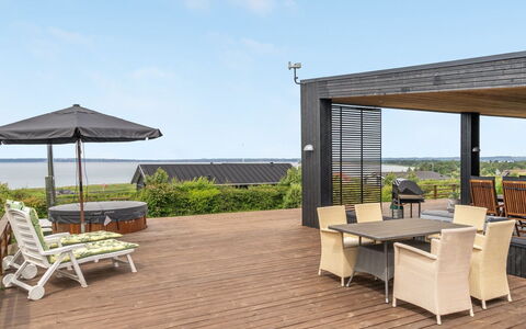 Mahilo - 300M from the Sea: Piscine, Mobilier De Jardin, Meubles, Recours, Dalle, Eco Hôtel, Ombre, Chaise, Loisir, Biens