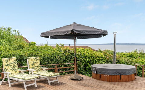 Mahilo - 300M from the Sea: Piscine, Mobilier De Jardin, Meubles, Recours, Dalle, Eco Hôtel, Ombre, Chaise, Loisir, Biens