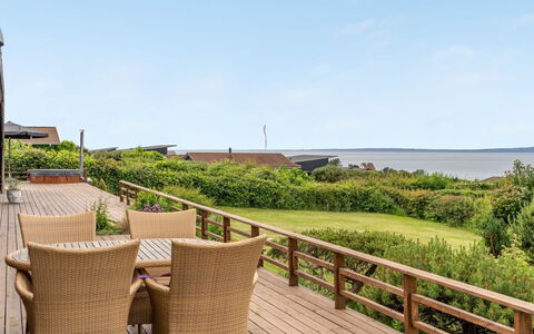 Mahilo - 300M from the Sea: Piscine, Mobilier De Jardin, Meubles, Recours, Dalle, Eco Hôtel, Ombre, Chaise, Loisir, Biens