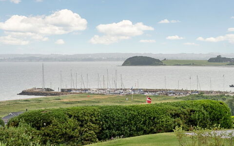 Alyna - 200M from the Sea: Plan D'Eau, Prairie, Cotiers Et Relief Océaniques, Paysage, Plaine, Côte, Lot Terre, Mer, Lac, Océan