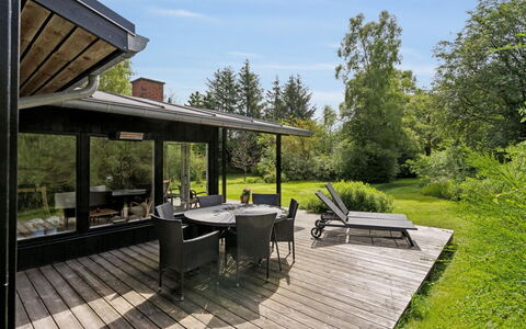 Skjold - 600M from the Sea: Chalet, Domicile, Maison, Toit, Porche, Biens, Siding, Batiments Jardin, Ferme, Cour