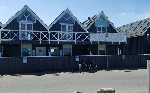 Knud - 2M from the Sea: Toit, Maison, Lot Terre, Domicile, Chalet, Biens, Batiments Jardin, Ombre, Cabane En Rondins, Aménagement Paysager