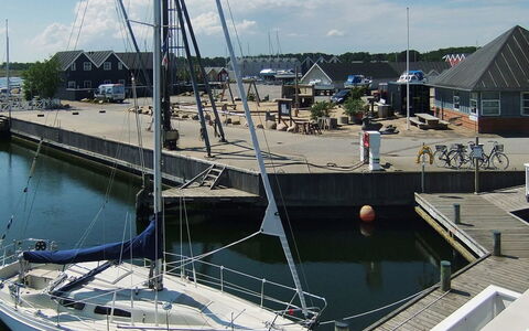 Knud - 2M from the Sea: Toit, Maison, Lot Terre, Domicile, Chalet, Biens, Batiments Jardin, Ombre, Cabane En Rondins, Aménagement Paysager