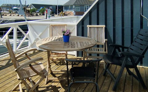 Knud - 2M from the Sea: Toit, Maison, Lot Terre, Domicile, Chalet, Biens, Batiments Jardin, Ombre, Cabane En Rondins, Aménagement Paysager