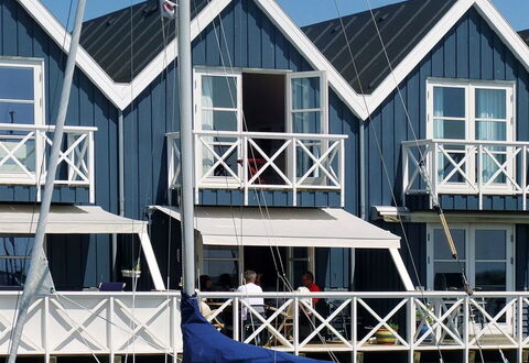 Knud - 2M from the Sea: Bois, Tache De Bois, Planche, Dur, Chalet, Plate-Forme, Siding, Ombre, Parquet, Batiments Jardin