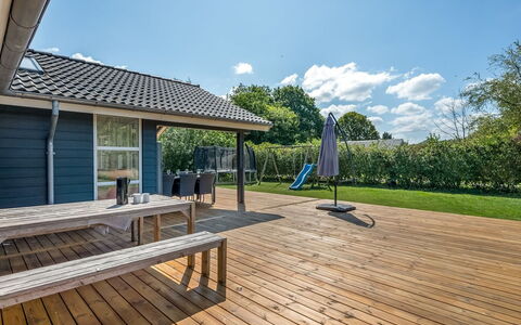 Alrike - 850M from the Sea: Piscine, Mobilier De Jardin, Meubles, Recours, Dalle, Eco Hôtel, Ombre, Chaise, Loisir, Biens