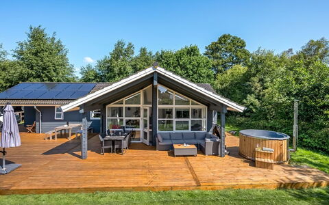 Alrike - 850M from the Sea: Piscine, Mobilier De Jardin, Meubles, Recours, Dalle, Eco Hôtel, Ombre, Chaise, Loisir, Biens
