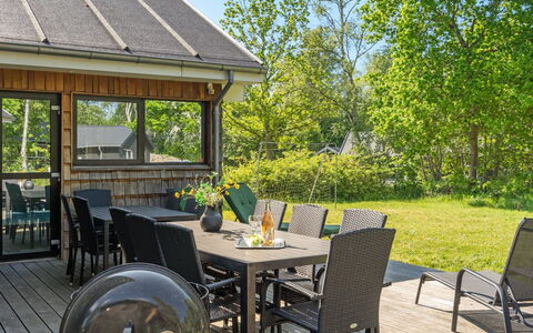 Aimy - 350M from the Sea: Toit, Maison, Lot Terre, Domicile, Chalet, Biens, Batiments Jardin, Ombre, Cabane En Rondins, Aménagement Paysager
