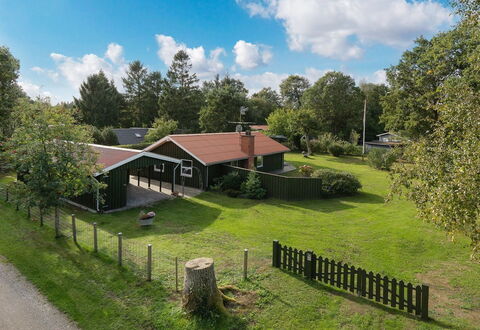 Hermand - 700M from the Sea: Maison, Domicile, Zone Résidentielle, Chalet, Siding, Biens, Allée, Cour