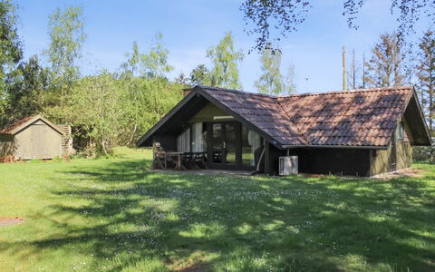 Melba - 8Km from the Sea: Bleu, Arbuste, Chalet, Couverture De Sol, Jardin, Biens, Ombre, Aménagement Paysager, Ferme, Eco Hôtel