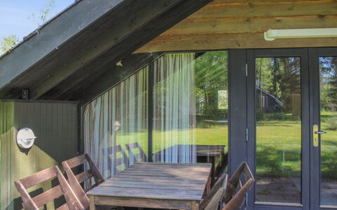 Melba - 8Km from the Sea: Bleu, Arbuste, Chalet, Couverture De Sol, Jardin, Biens, Ombre, Aménagement Paysager, Ferme, Eco Hôtel