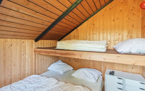 Melba - 8Km from the Sea: Bleu, Arbuste, Chalet, Couverture De Sol, Jardin, Biens, Ombre, Aménagement Paysager, Ferme, Eco Hôtel
