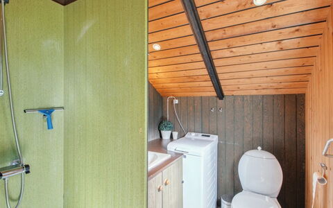 Melba - 8Km from the Sea: Bleu, Arbuste, Chalet, Couverture De Sol, Jardin, Biens, Ombre, Aménagement Paysager, Ferme, Eco Hôtel