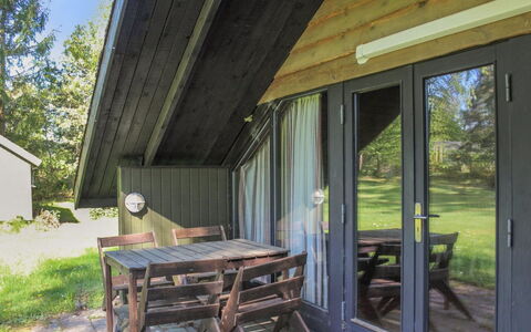 Melba - 8Km from the Sea: Bleu, Arbuste, Chalet, Couverture De Sol, Jardin, Biens, Ombre, Aménagement Paysager, Ferme, Eco Hôtel