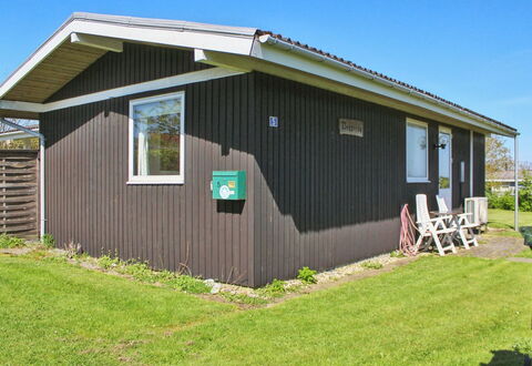 Carita - 500M from the Sea: Bois, Tache De Bois, Planche, Dur, Chalet, Plate-Forme, Siding, Ombre, Parquet, Batiments Jardin