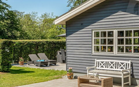 Edele - 800M from the Sea: Bois, Siding, Mobilier De Jardin, Chalet, Jardin, Porte, Batiments Jardin, Porche, Cour, Ombre