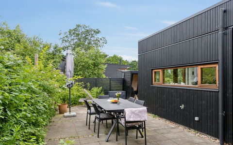 Fritze - 400M from the Sea: Piscine, Mobilier De Jardin, Meubles, Recours, Dalle, Eco Hôtel, Ombre, Chaise, Loisir, Biens