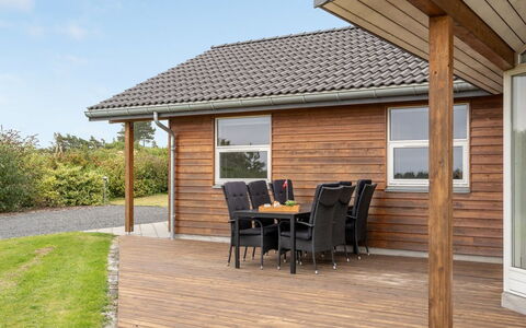 Kimi - 800M from the Sea: Architecture, Toit, Domicile, Composite, Daylighting, Siding, Allée