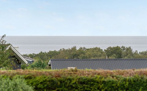 Kimi - 800M from the Sea: Architecture, Toit, Domicile, Composite, Daylighting, Siding, Allée
