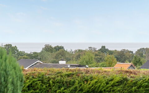 Kimi - 800M from the Sea: Architecture, Toit, Domicile, Composite, Daylighting, Siding, Allée