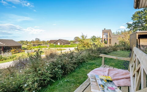 Eila - 400M from the Sea: Herbe, Prairie, Paysage, Écorégion, Plaine, Communauté Des Plantes, Lot Terre, Mobilier De Jardin, Prairie, Formations Arbustives