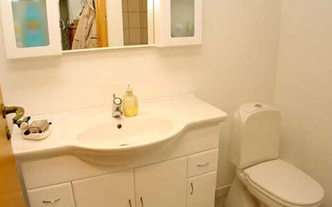 Piia - 800M from the Sea: Lavabo, Évier, Luminaire Plomberie, Cabinetry, Armoire De Toilette, Salle De Bains, Sol, Tiroir, Design Intérieur, Robinet