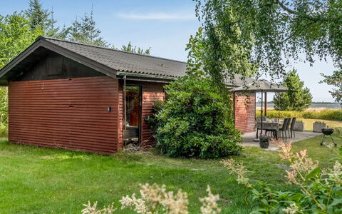 Tayana - 75M to the Fjord: Bois, Toit, Maison, Chalet, Porte, Domicile, Siding, Lot Terre, Batiments Jardin, Cabanon