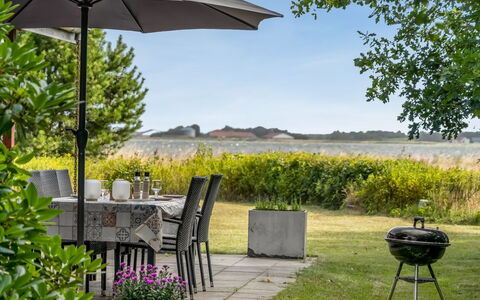 Tayana - 75M to the Fjord: Piscine, Mobilier De Jardin, Meubles, Recours, Dalle, Eco Hôtel, Ombre, Chaise, Loisir, Biens