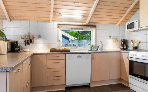 Kalli - 350M to the Fjord: Cuisine, Appareil De Cuisine, Comptoir, Principaux Appliance, Sol, Bois, Cabinetry, Evier, Design Intérieur, Luminaire Plomberie