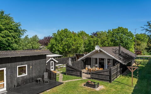 Kalli - 350M to the Fjord: Toit, Maison, Chalet, Domicile, Arrière-Cour, Pelouse, Jardin, Cour, Siding, Batiments Jardin