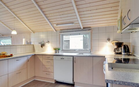 Kalli - 350M to the Fjord: Cuisine, Comptoir, Sol, Bois, Design Intérieur, Luminaire Plomberie, Plafond, Appareil De Cuisine, Sol, Évier