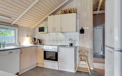 Kalli - 350M to the Fjord: Bois, Plafond, Sol, Cuisine, Design Intérieur, Sol, Domicile, Principaux Appliance, Pièce, Appareil De Cuisine