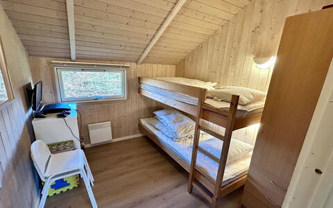 Kalli - 350M to the Fjord: Bois, Chambre, Lit, Sol, Plafond, Design Intérieur, Sol, Domicile, Pièce, Cadre De Lit