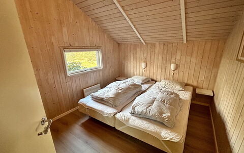 Kalli - 350M to the Fjord: Chambre, Sol, Bois, Sol, Lit, Design Intérieur, Plafond, Drap De Lit, Literie, Parquet