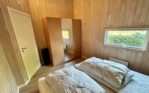Kalli - 350M to the Fjord: Bois, Chambre, Sol, Sol, Design Intérieur, Domicile, Dur, Tache De Bois, Lit, Pièce
