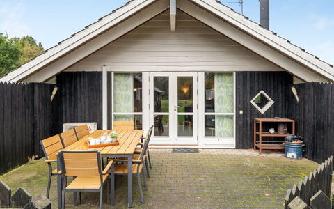 Kalli - 350M to the Fjord: Bois, Domicile, Maison, Architecture, Toit, Chalet, Siding, Porte, Porche, Ombre