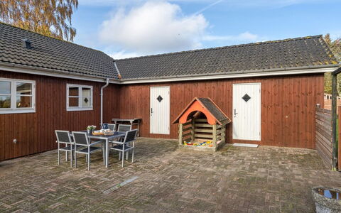 Swaver - 300M to the Fjord: Maison, Domicile, Zone Résidentielle, Chalet, Siding, Biens, Allée, Cour