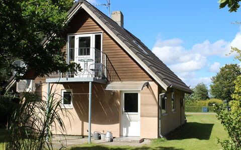 Bendine - 100M to the Fjord: Bois, Toit, Maison, Domicile, Chalet, Siding, Lot Terre, Porte, Pelouse, Cour