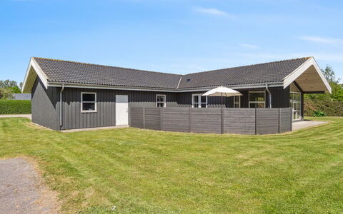 Ljupco - 500M to the Fjord: Toit, Chalet, Biens, Siding, Ombre, Cour, Pelouse, Batiments Jardin, Allée, Cabanon